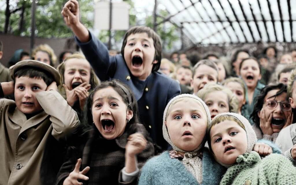 Kinder beim Puppentheater, Paris, 1963